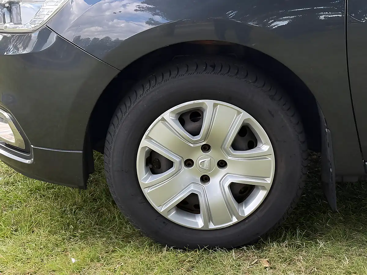 Used 2019 Dacia Sandero Comfort Grey - Interior and Exterior details 9