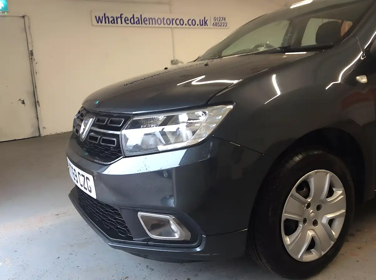 Used 2019 Dacia Sandero Comfort Grey - Interior and Exterior details 17