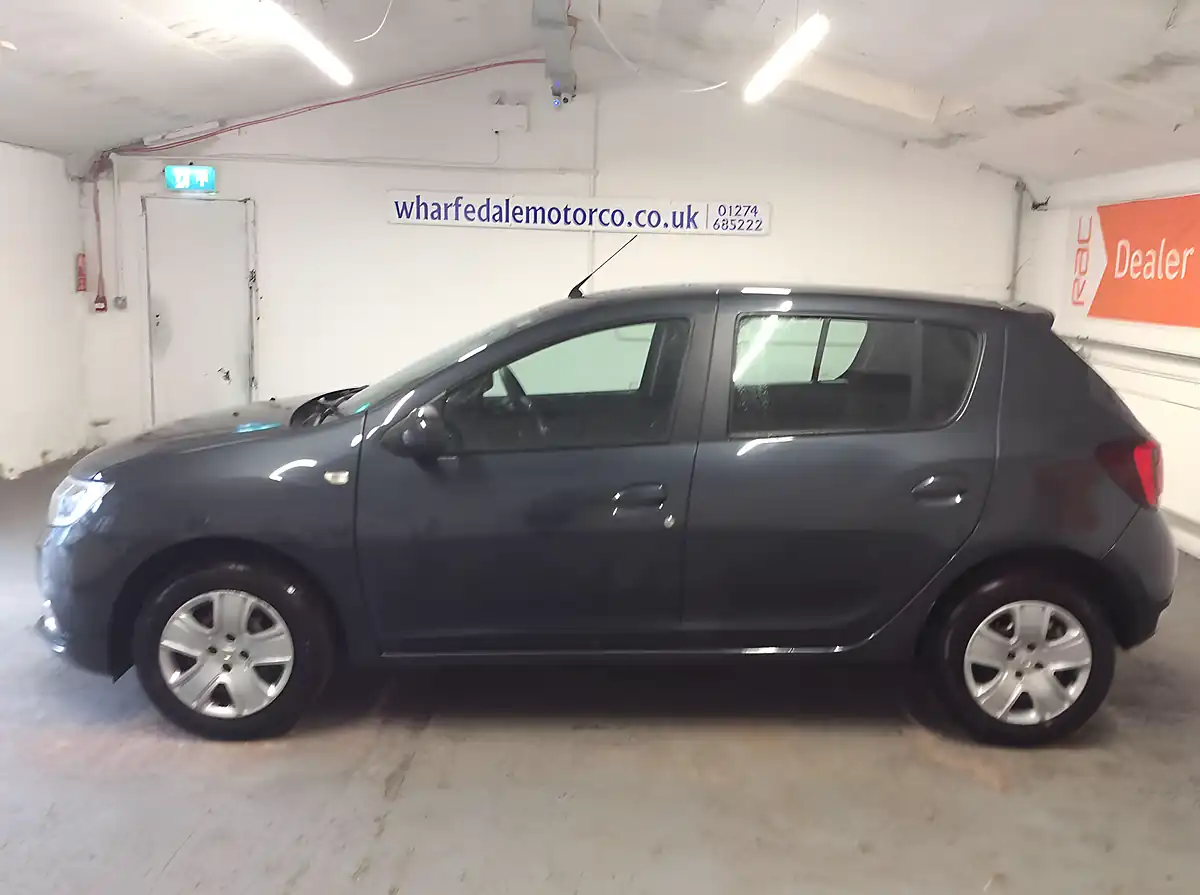 Used 2019 Dacia Sandero Comfort Grey - Interior and Exterior details 3