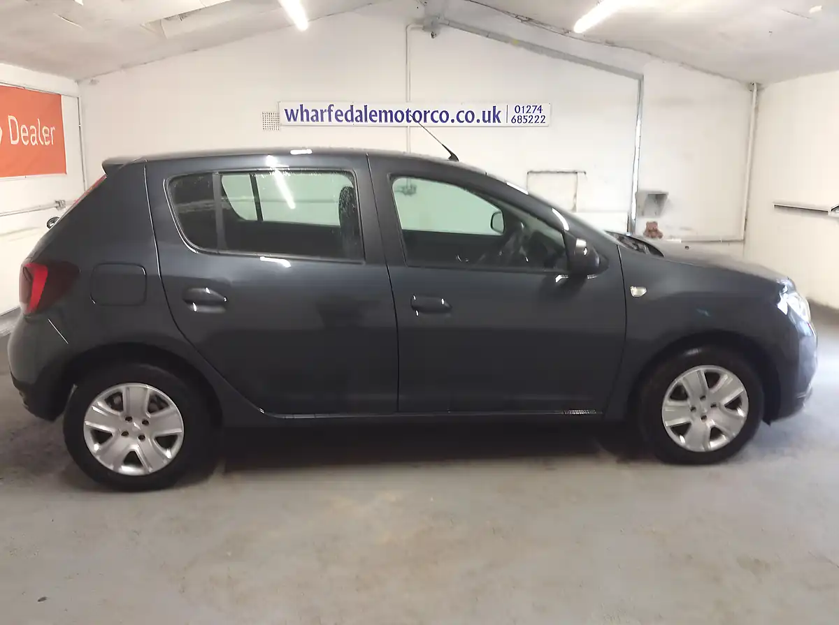 Used 2019 Dacia Sandero Comfort Grey - Interior and Exterior details 5