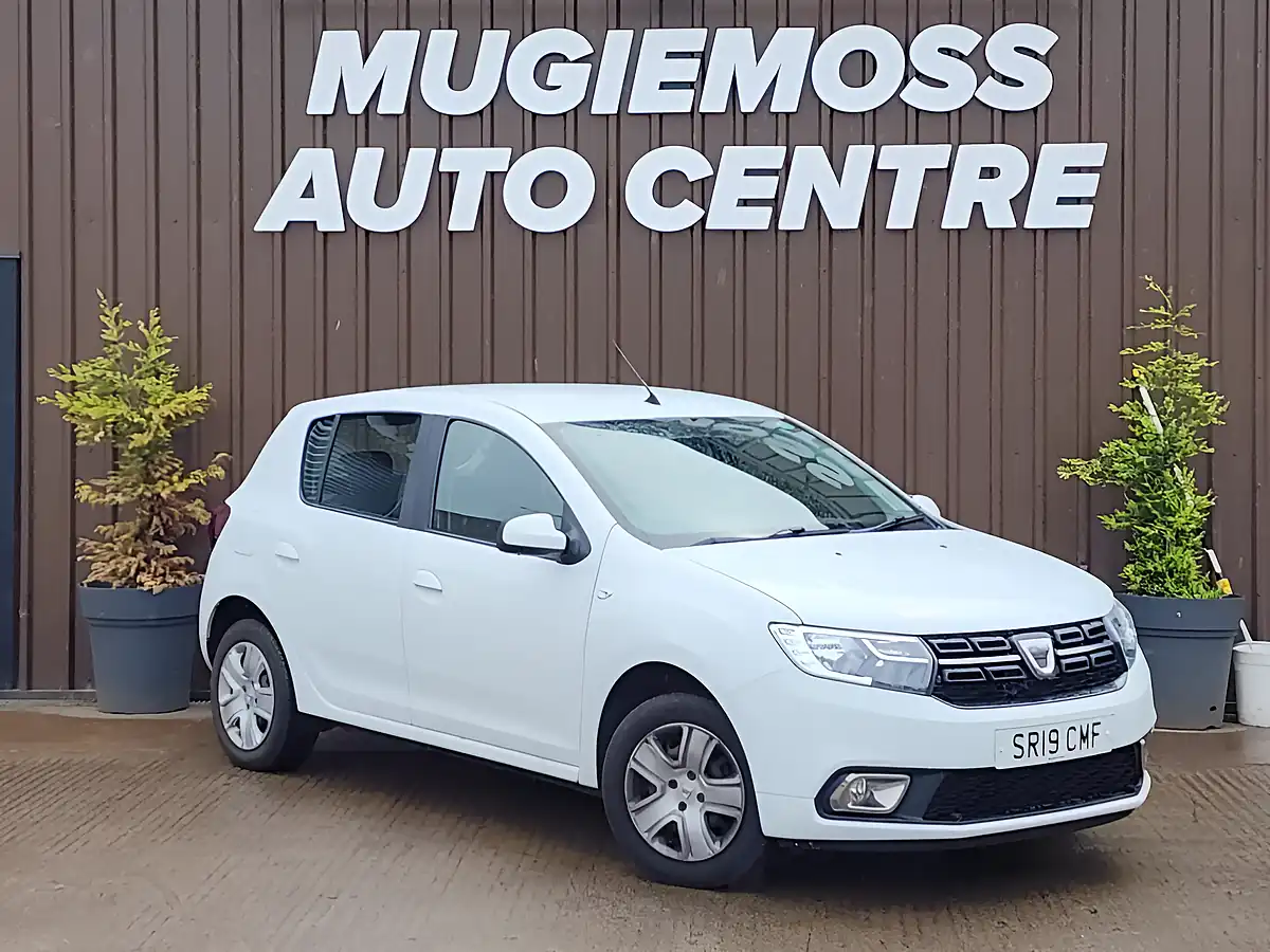 Used 2019 Dacia Sandero Comfort White - Front View