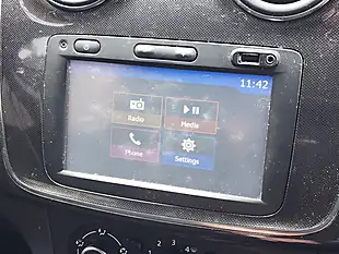 Used 2019 Dacia Sandero Comfort White - Interior and Exterior details 10