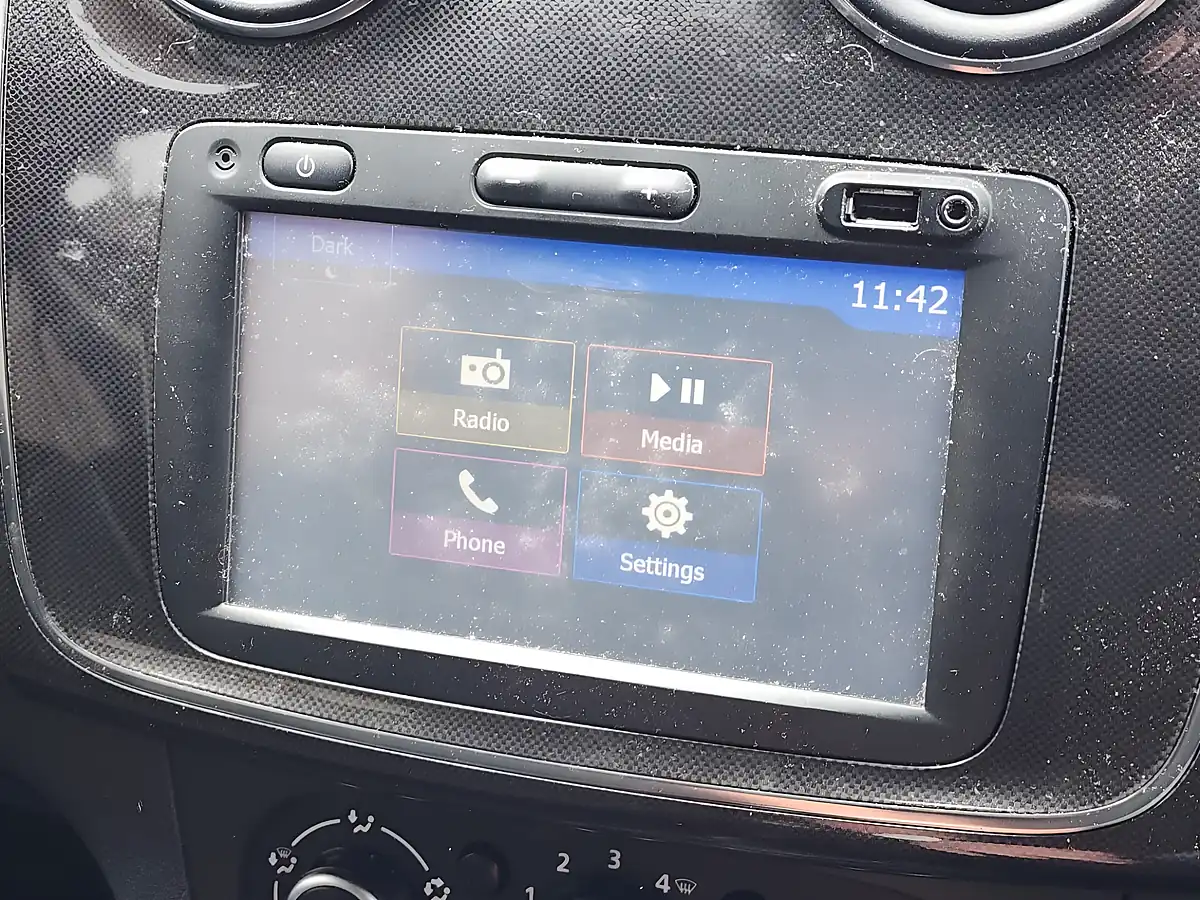 Used 2019 Dacia Sandero Comfort White - Interior and Exterior details 10