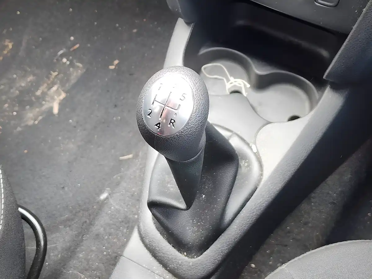 Used 2019 Dacia Sandero Comfort White - Interior and Exterior details 12