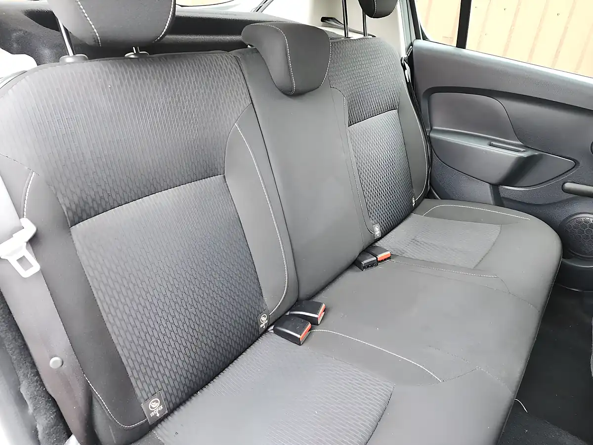 Used 2019 Dacia Sandero Comfort White - Interior and Exterior details 13