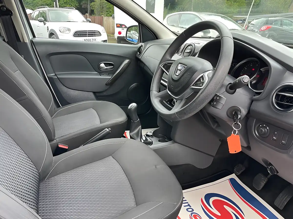 Used 2019 Dacia Sandero Comfort White - Interior and Exterior details 11