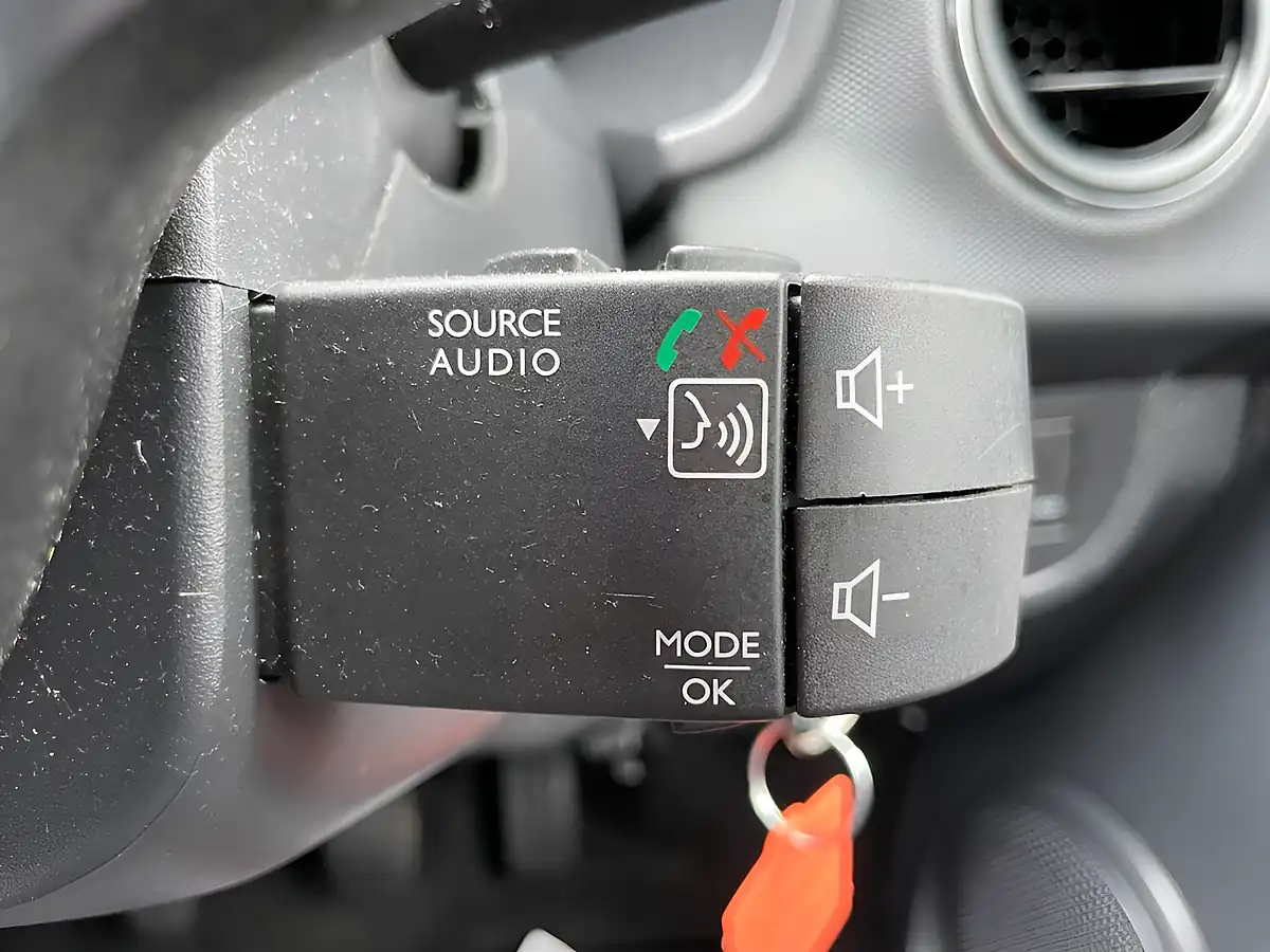 Used 2019 Dacia Sandero Comfort White - Interior and Exterior details 18
