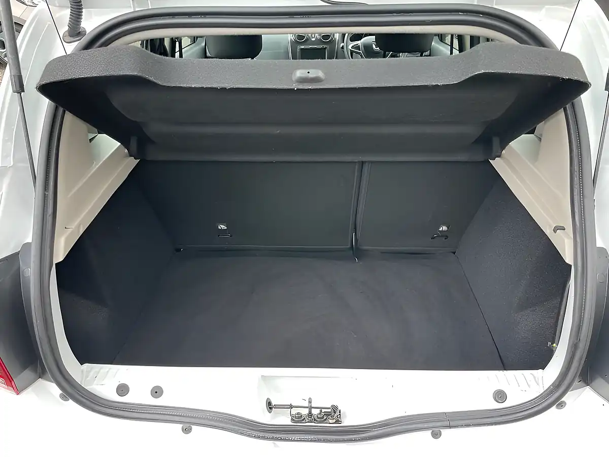 Used 2019 Dacia Sandero Comfort White - Interior and Exterior details 19