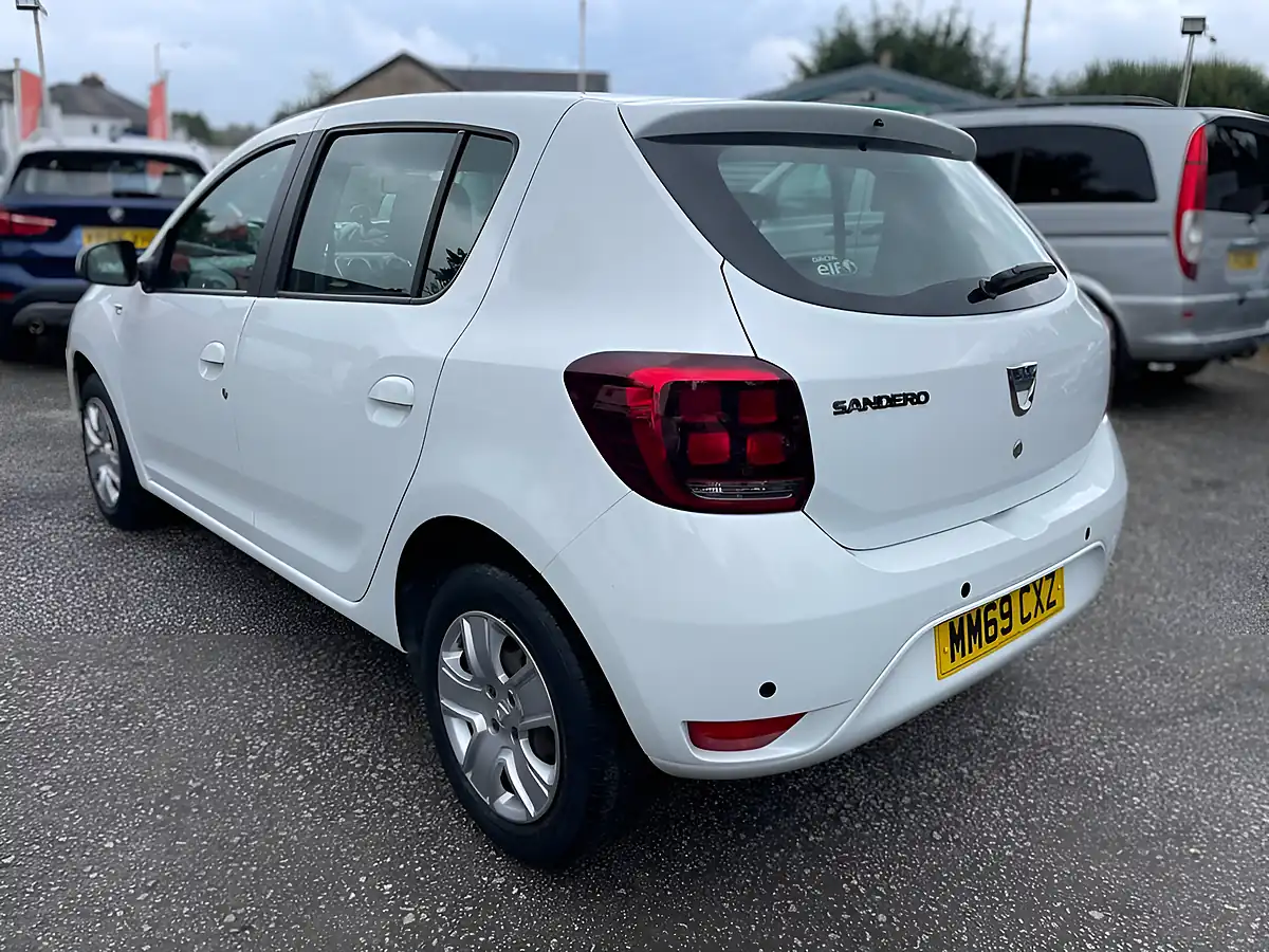 Used 2019 Dacia Sandero Comfort White - Interior and Exterior details 6