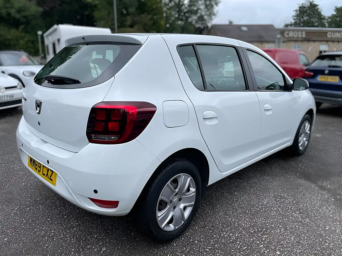 Used 2019 Dacia Sandero Comfort White - Interior and Exterior details 8