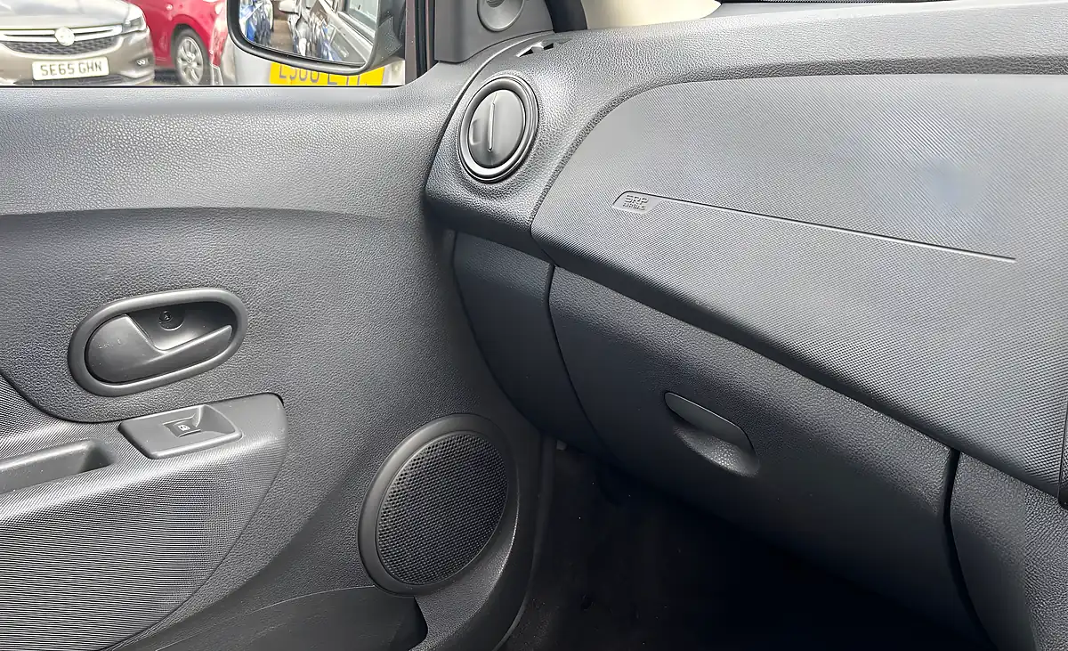 Used 2019 Dacia Sandero Essential Brown - Interior and Exterior details 13
