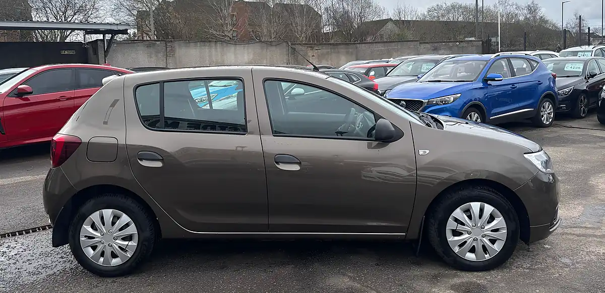 Used 2019 Dacia Sandero Essential Brown - Interior and Exterior details 3