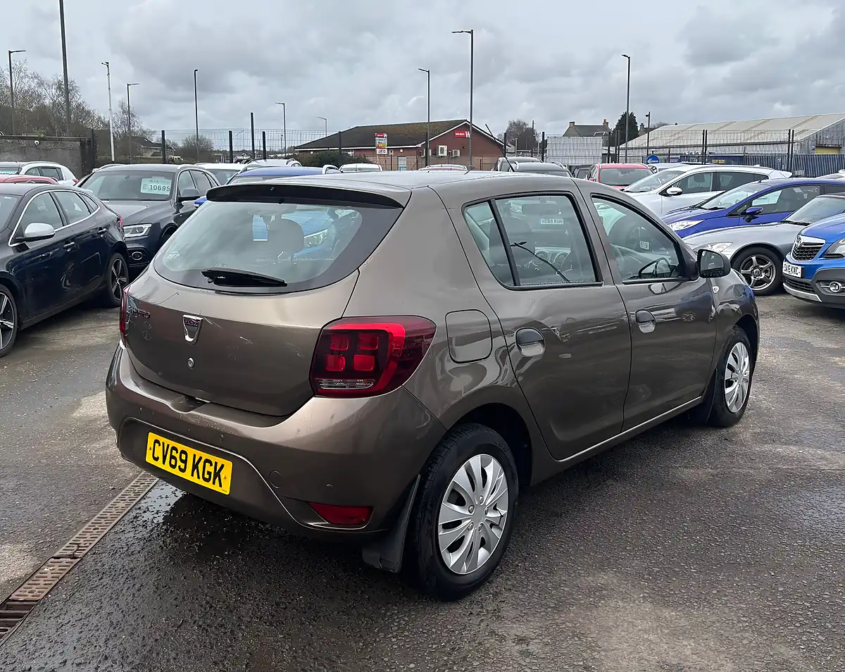 Used 2019 Dacia Sandero Essential Brown - Interior and Exterior details 5