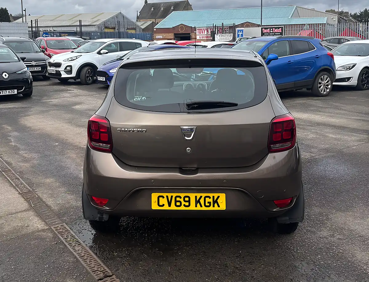 Used 2019 Dacia Sandero Essential Brown - Interior and Exterior details 6