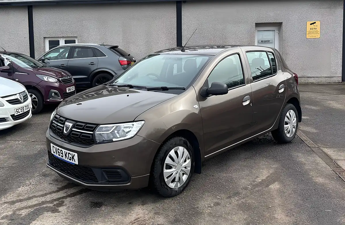 Used 2019 Dacia Sandero Essential Brown - Interior and Exterior details 7