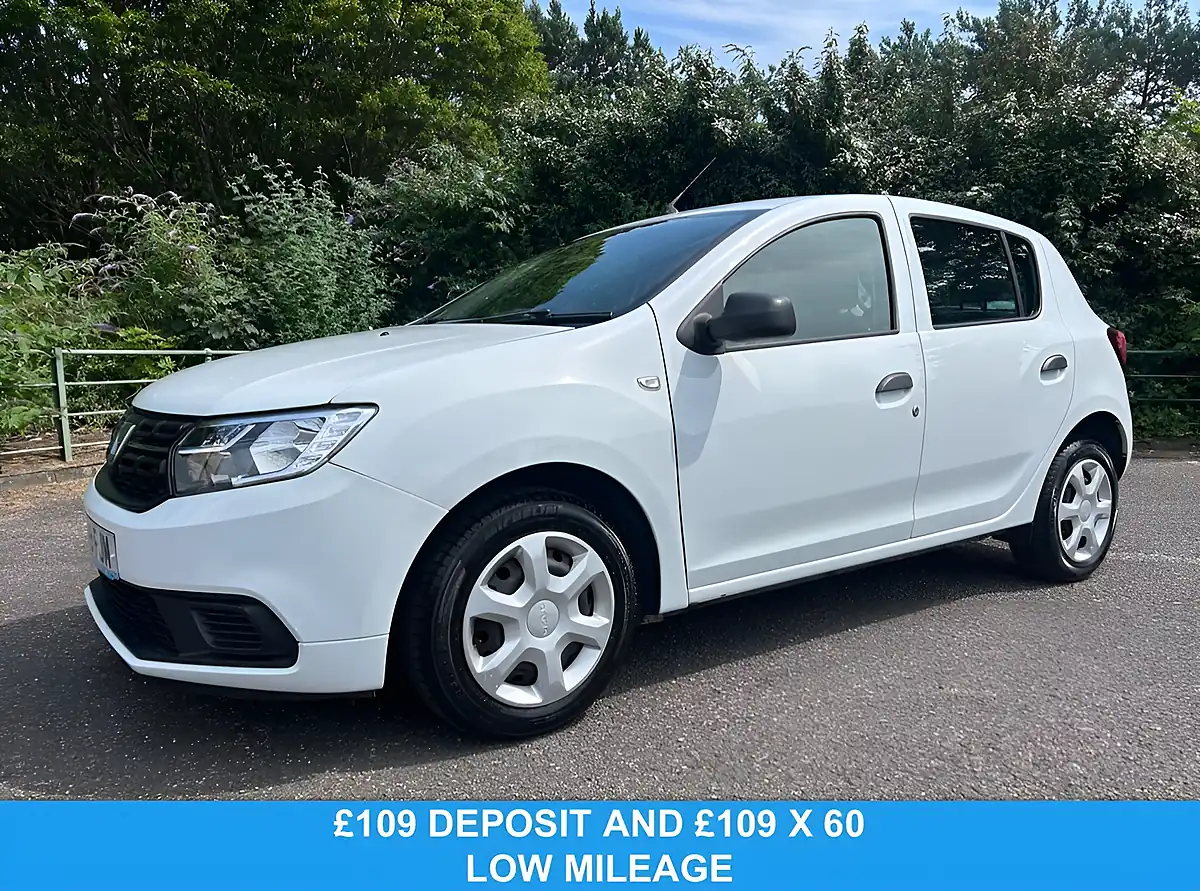 Used 2019 Dacia Sandero Essential White - Front View