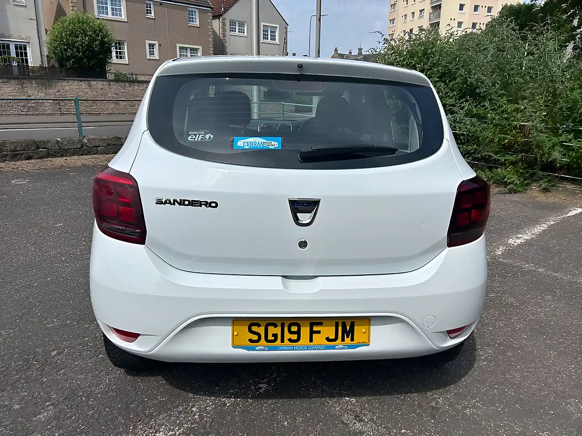 Used 2019 Dacia Sandero Essential White - Interior and Exterior details 11