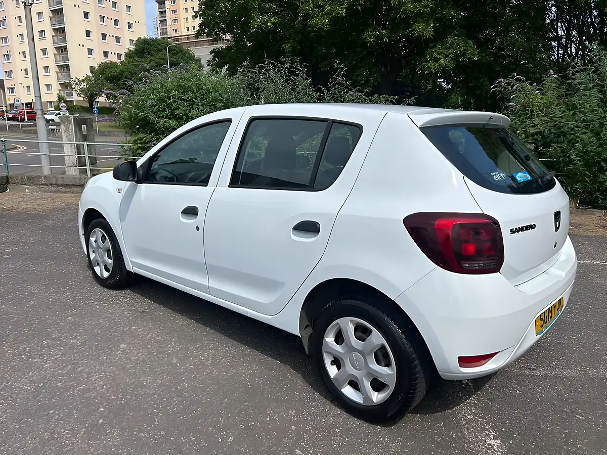 Used 2019 Dacia Sandero Essential White - Interior and Exterior details 12