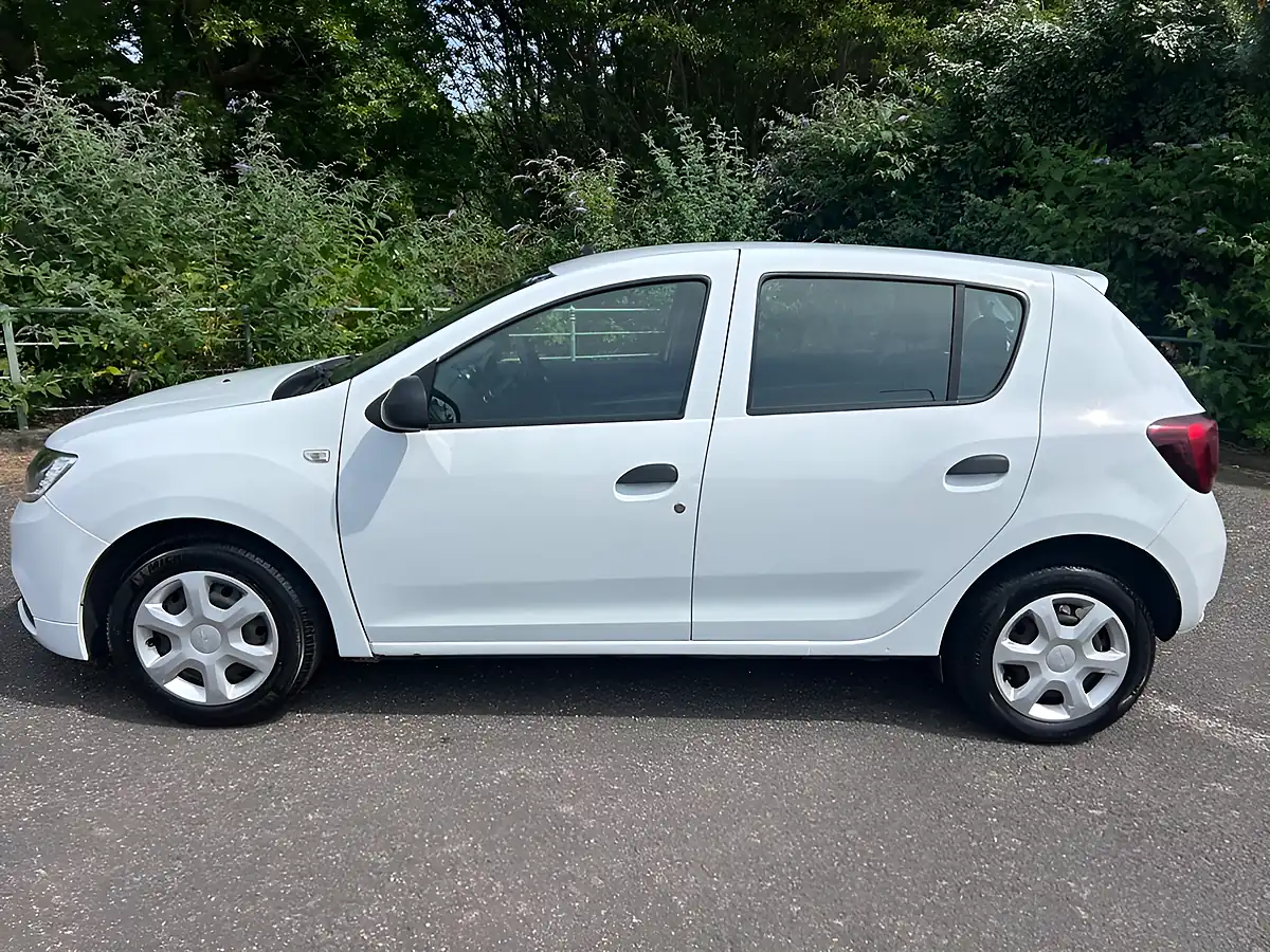 Used 2019 Dacia Sandero Essential White - Interior and Exterior details 13