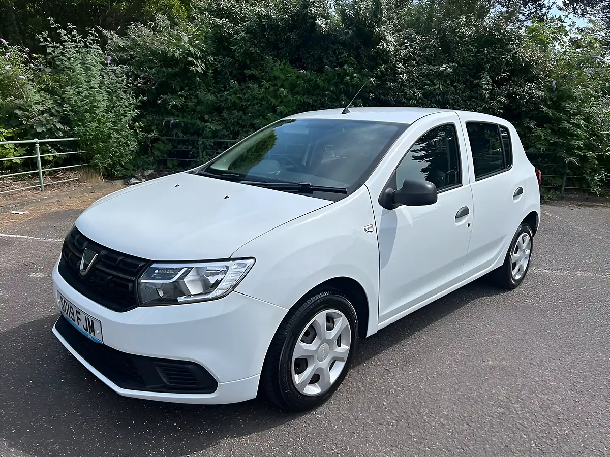 Used 2019 Dacia Sandero Essential White - Interior and Exterior details 15