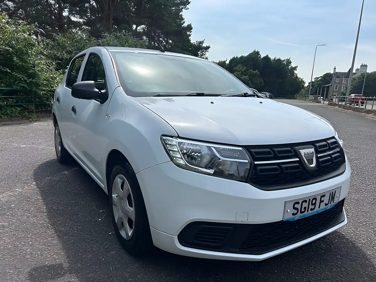 Used 2019 Dacia Sandero Essential White - Interior and Exterior details 17