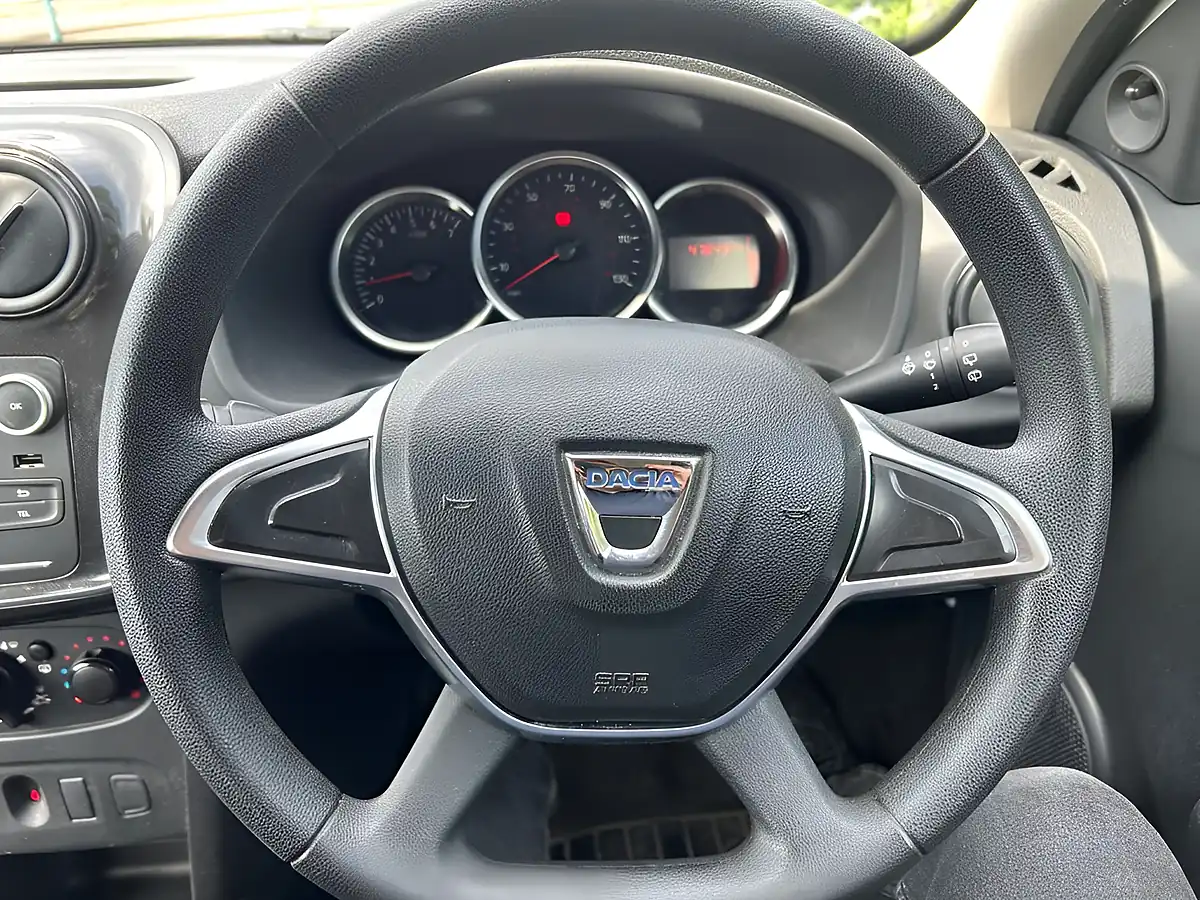 Used 2019 Dacia Sandero Essential White - Interior and Exterior details 3