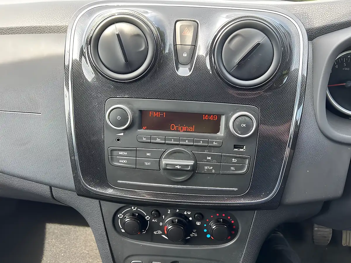 Used 2019 Dacia Sandero Essential White - Interior and Exterior details 5