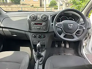 Used 2019 Dacia Sandero Essential White - Interior and Exterior details 7
