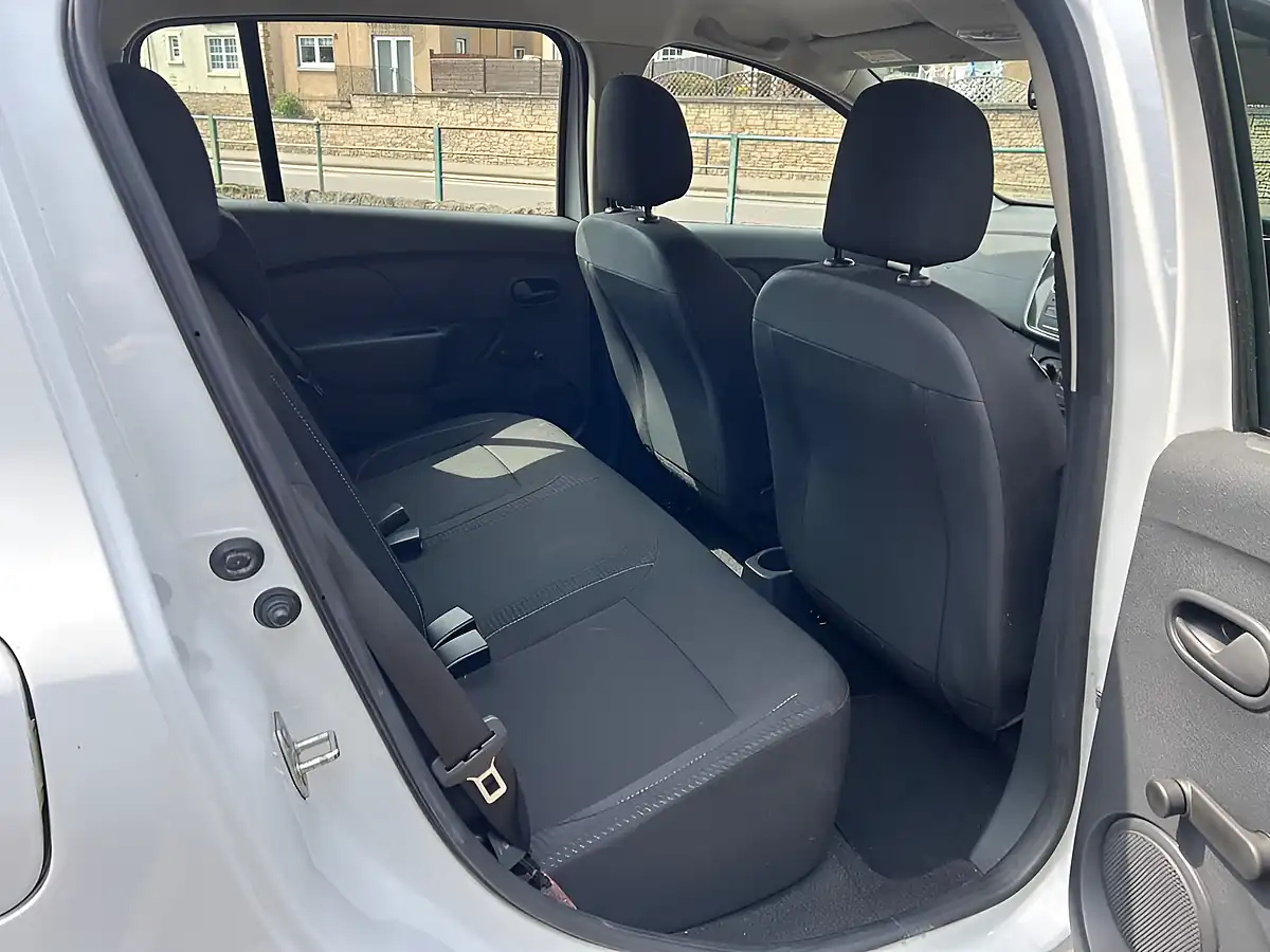 Used 2019 Dacia Sandero Essential White - Interior and Exterior details 9