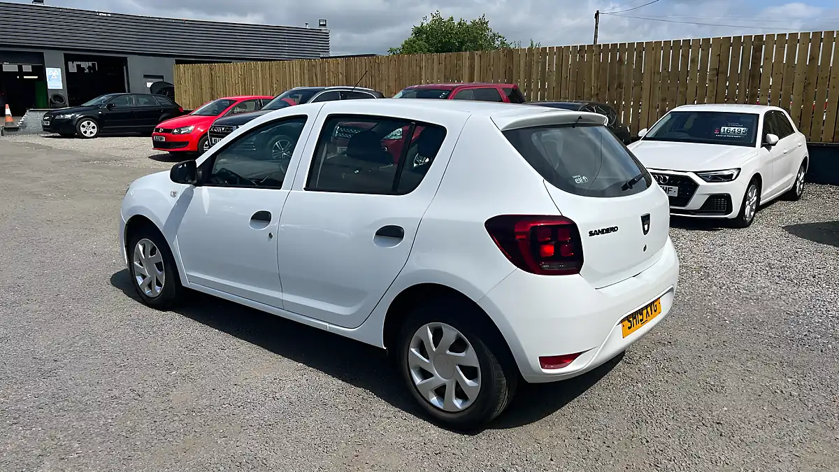Used 2019 Dacia Sandero Essential White - Interior and Exterior details 19