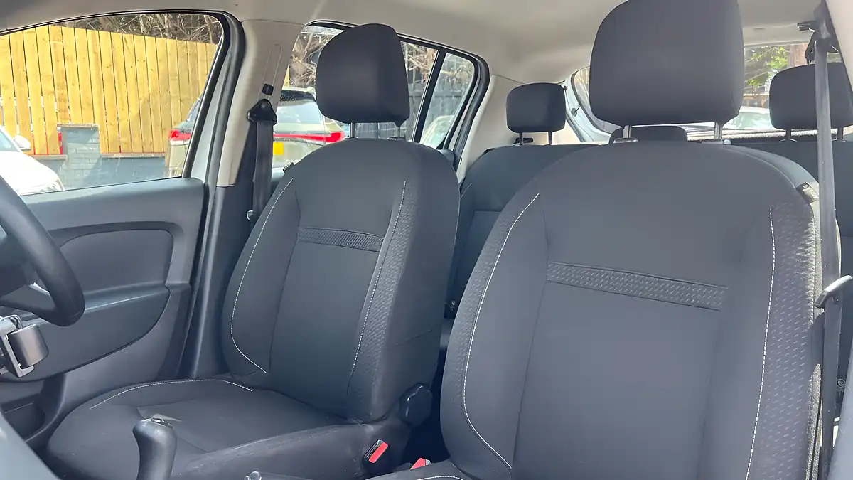 Used 2019 Dacia Sandero Essential White - Interior and Exterior details 20