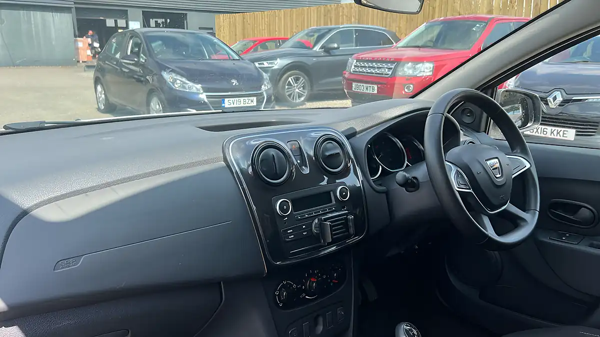 Used 2019 Dacia Sandero Essential White - Interior and Exterior details 6