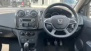Used 2019 Dacia Sandero Essential White - Interior and Exterior details 7