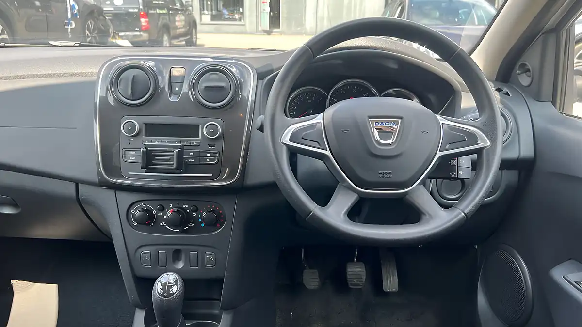 Used 2019 Dacia Sandero Essential White - Interior and Exterior details 7