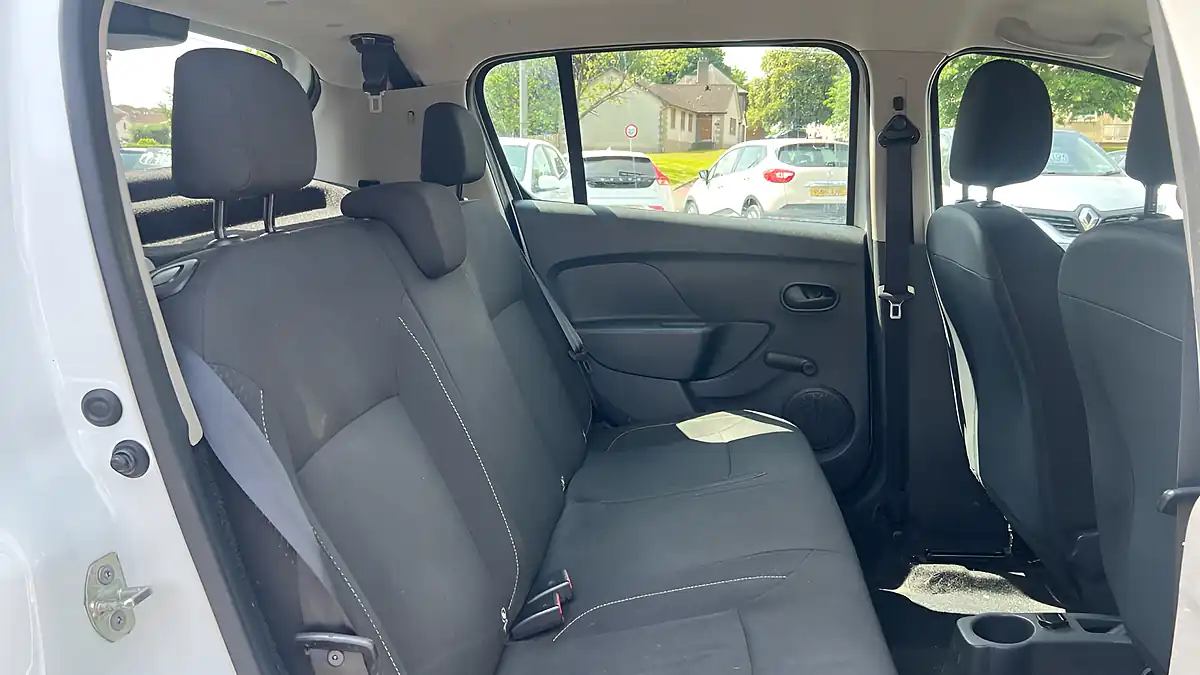 Used 2019 Dacia Sandero Essential White - Interior and Exterior details 9