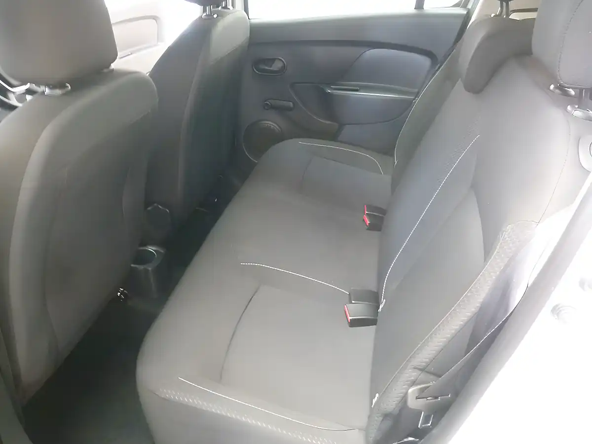 Used 2019 Dacia Sandero Essential White - Interior and Exterior details 15