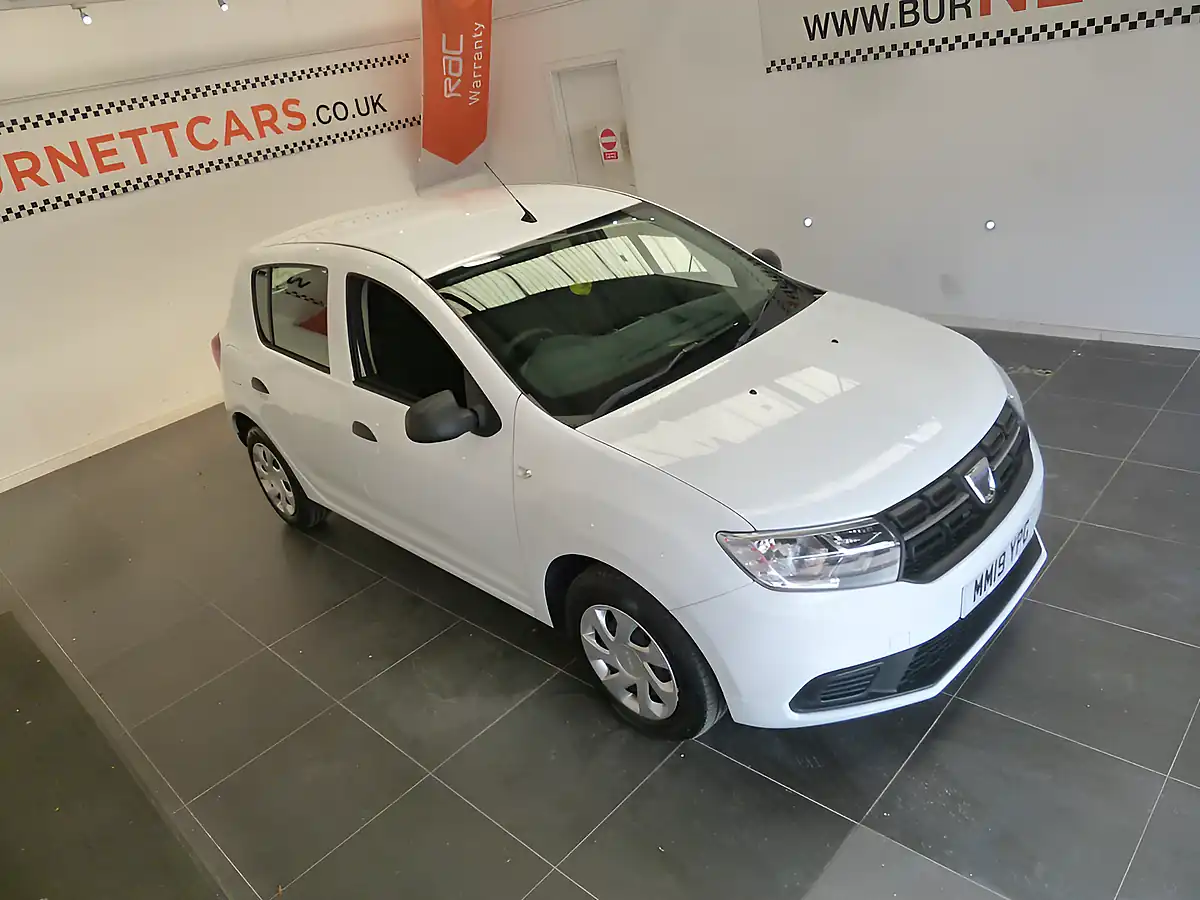 Used 2019 Dacia Sandero Essential White - Interior and Exterior details 18