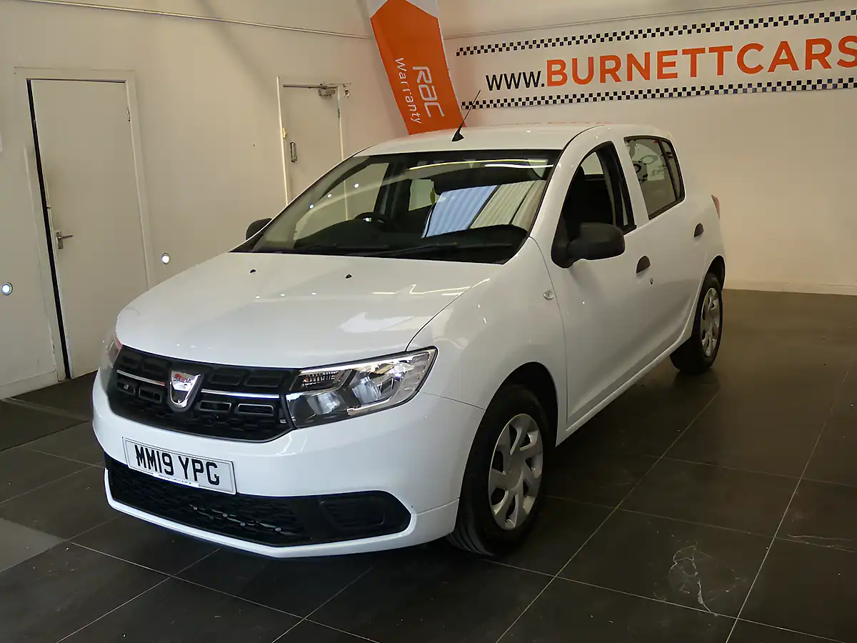 Used 2019 Dacia Sandero Essential White - Interior and Exterior details 5