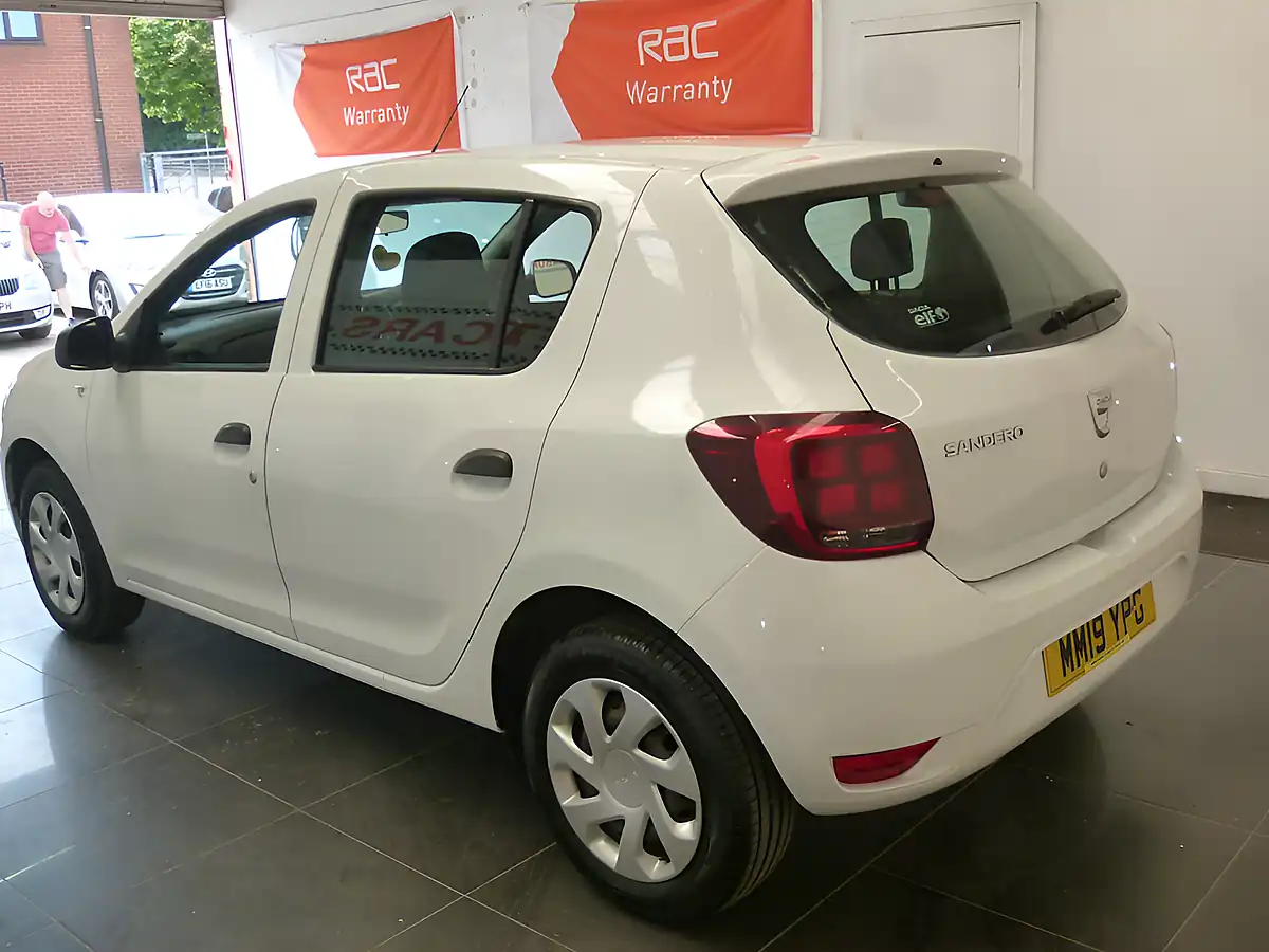 Used 2019 Dacia Sandero Essential White - Interior and Exterior details 6