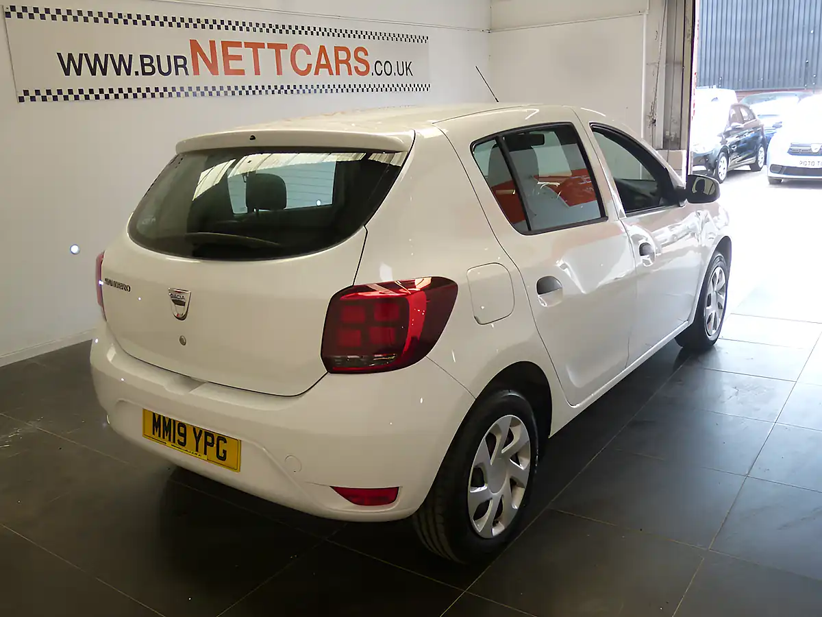 Used 2019 Dacia Sandero Essential White - Interior and Exterior details 7