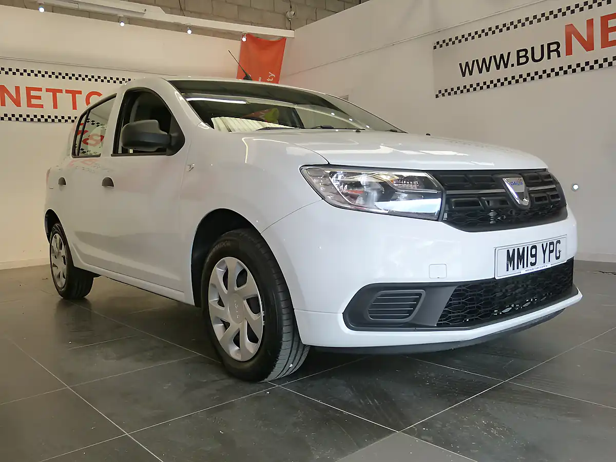 Used 2019 Dacia Sandero Essential White - Interior and Exterior details 8