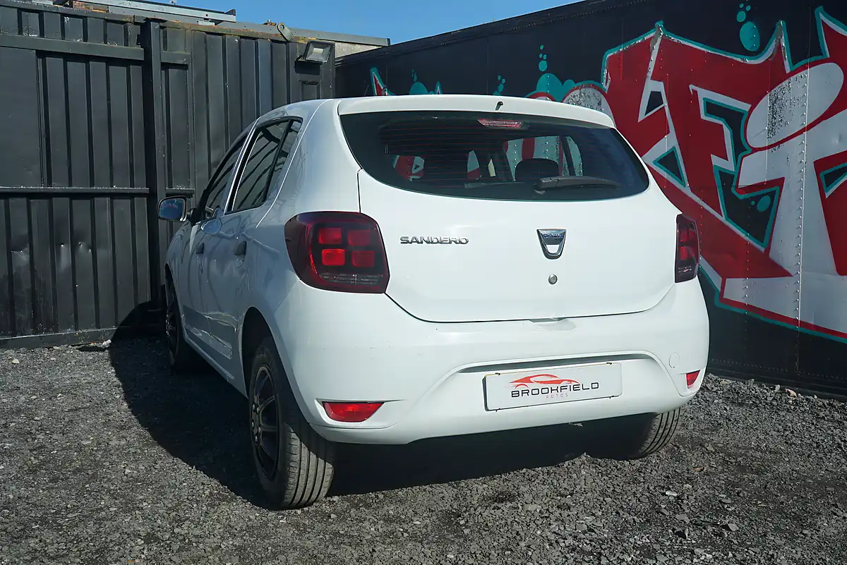 Used 2019 Dacia Sandero Essential White - Interior and Exterior details 10