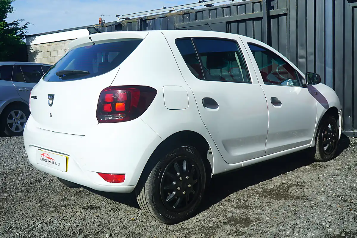 Used 2019 Dacia Sandero Essential White - Interior and Exterior details 11
