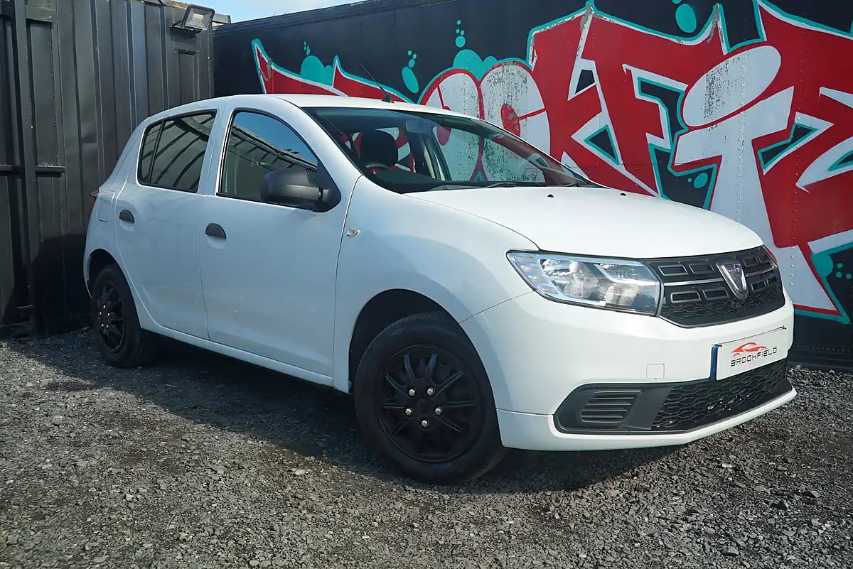 Used 2019 Dacia Sandero Essential White - Interior and Exterior details 12