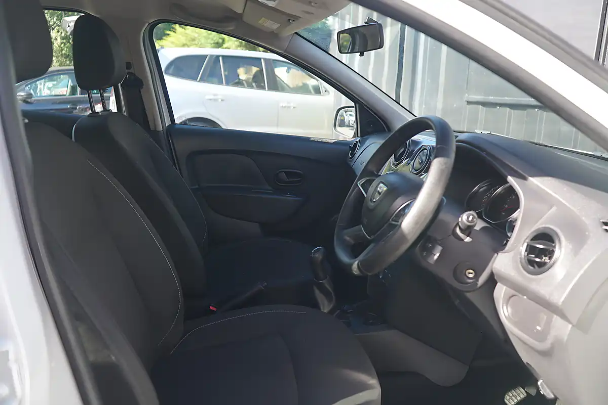 Used 2019 Dacia Sandero Essential White - Interior and Exterior details 13