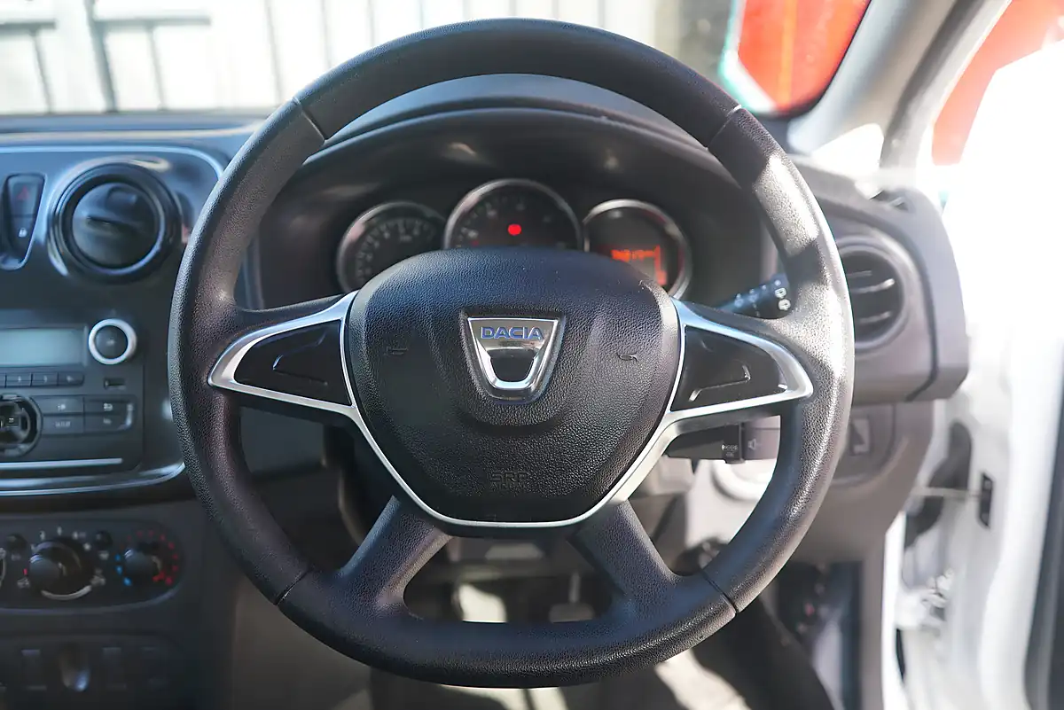 Used 2019 Dacia Sandero Essential White - Interior and Exterior details 14