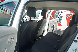 Used 2019 Dacia Sandero Essential White - Interior and Exterior details 17