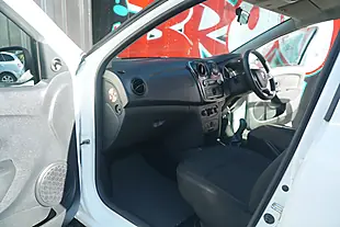 Used 2019 Dacia Sandero Essential White - Interior and Exterior details 19