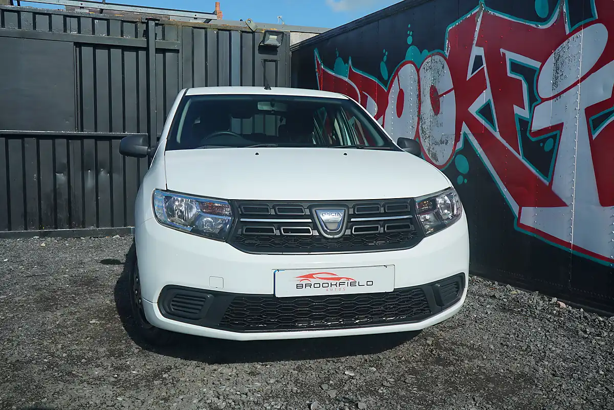 Used 2019 Dacia Sandero Essential White - Interior and Exterior details 3