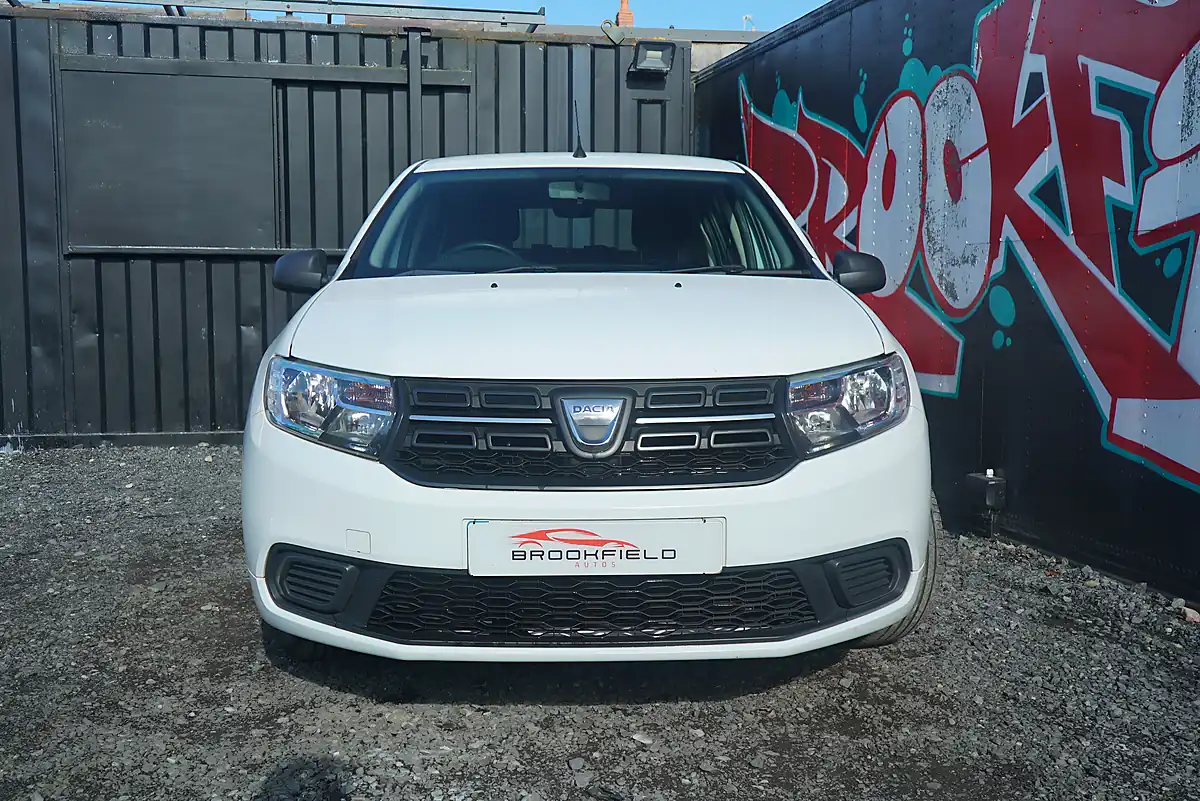 Used 2019 Dacia Sandero Essential White - Interior and Exterior details 4